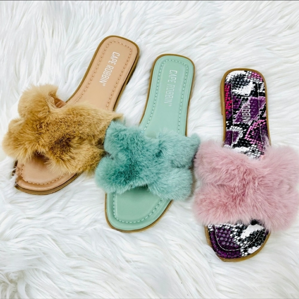 🆕️ LAST 2! Cape Robbin Fur Slides - Picture 2 of 10